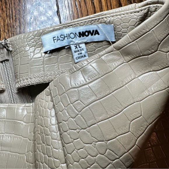 Fashion Nova Cream Pencil Mini Skirt for Night Out - Picture 4 of 4